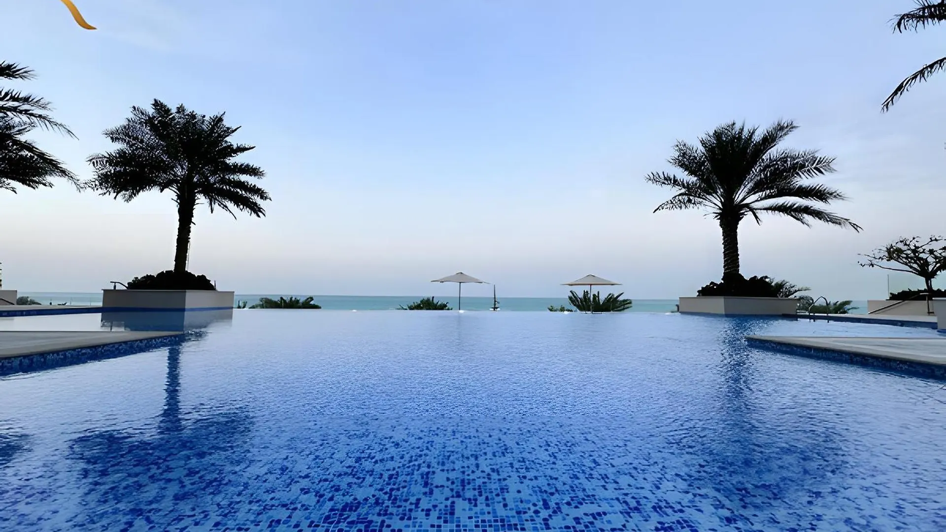 아부다비 Azure Bliss 1Br Retreat Near Saadiyat Attractions 아파트
