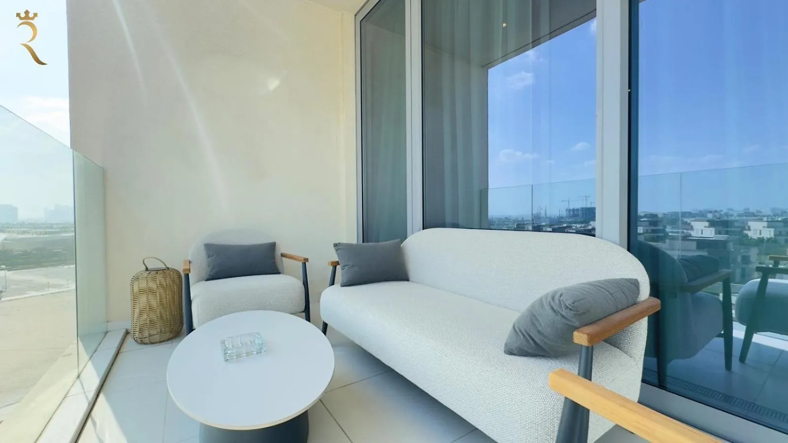 아부다비 Azure Bliss 1Br Retreat Near Saadiyat Attractions 아파트